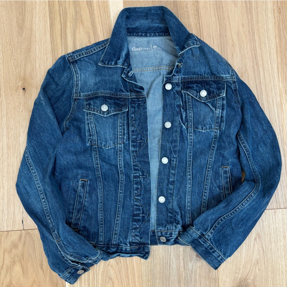 Gap jean jacket
Size medium